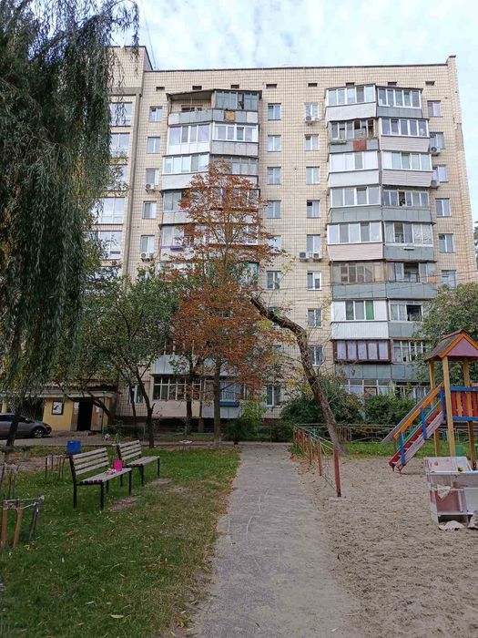 Продам 1 кімн. квартиру 26 кв.м на Водогоні( Оболонь). Шикарне  місце!