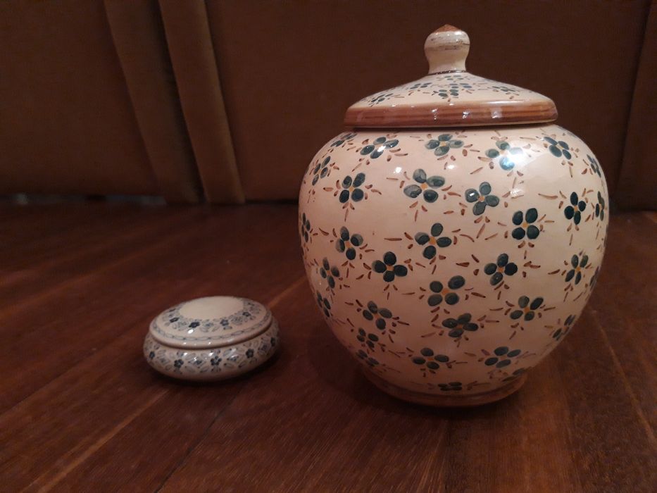 Jug + ceramic box with lid, hand-painted floral motifs