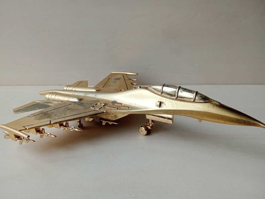 Металлическая модель самолёта