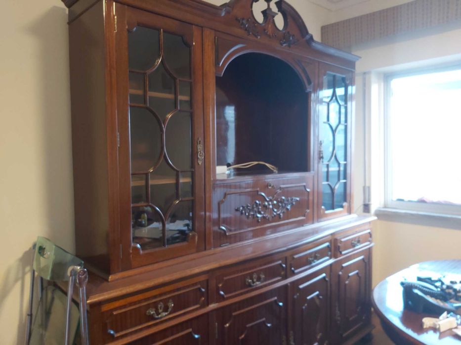 armário vintage de madeira