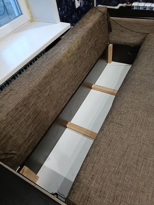 Продам диван   Б/у