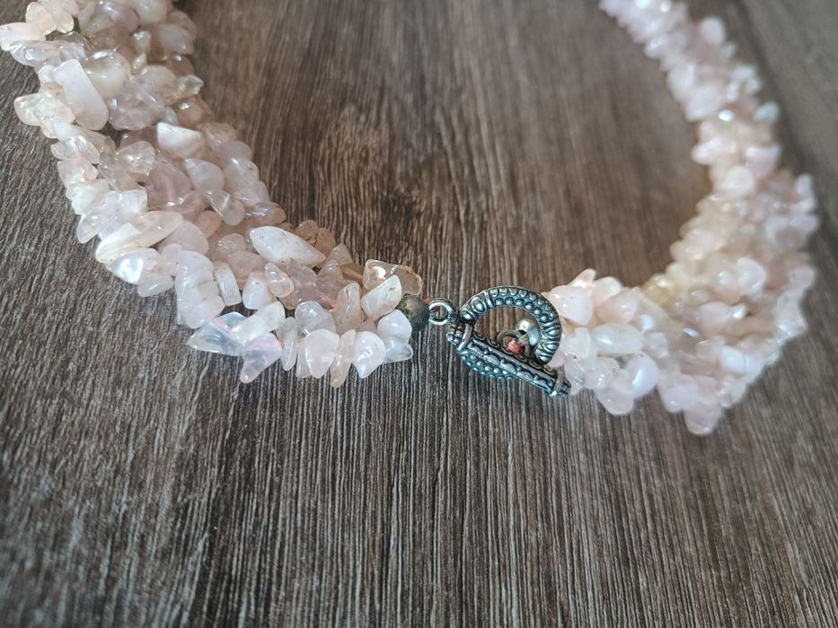 Naszyjnik z różowego kwarcu