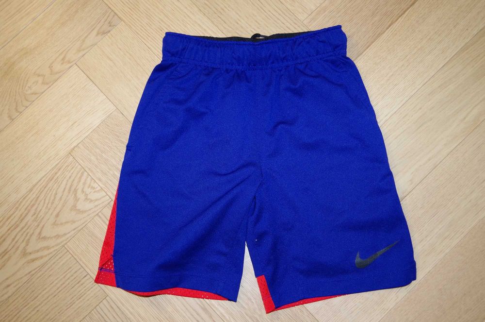 spodenki NIKE rozmiar S (128-137 cm)