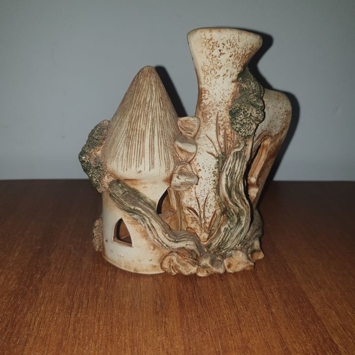 Сувениры из глины, камня. Подсвечник - домик