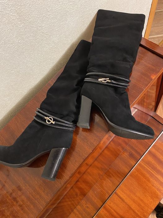 Замшеві чобітки