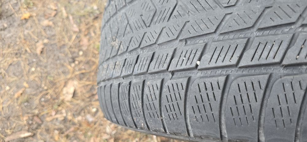 Шини Pirelli Scorpion winter 285/45 R22.