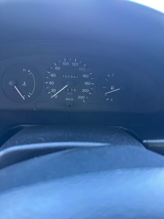 Продам Mazda 323