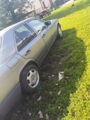 Mercedes W 124 2.5D 87r silnik dzwon do poprawy blacharka