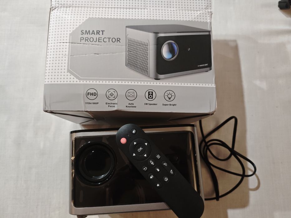 Projektor HY350 580ANSI z systemem Android 11