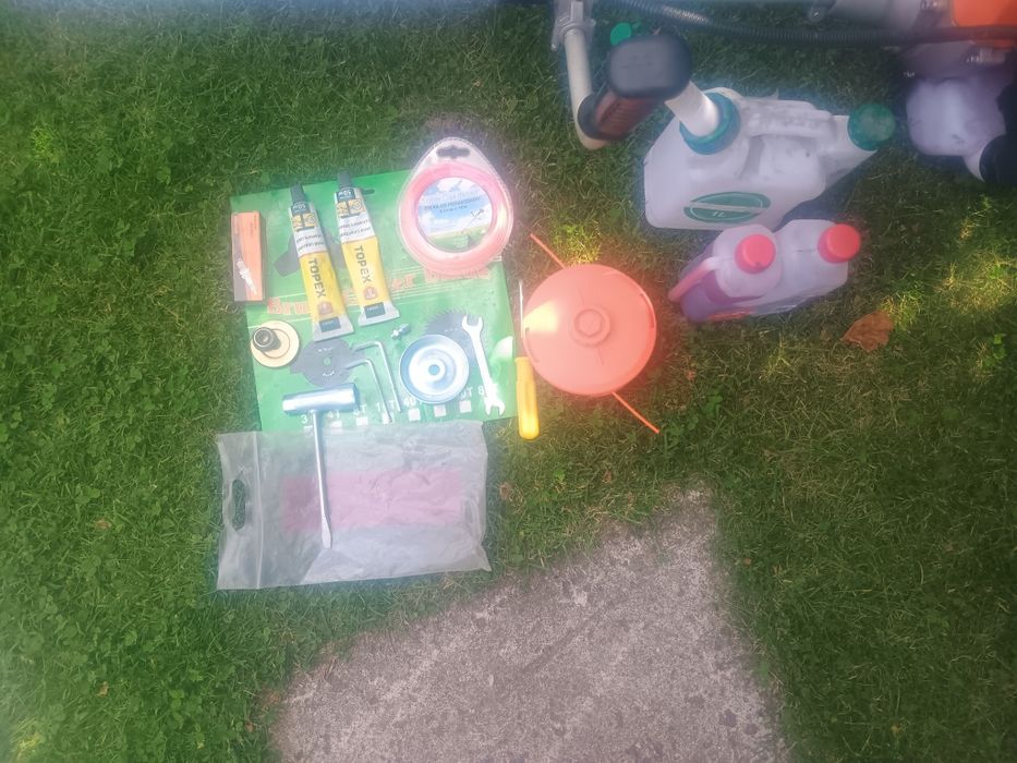 Kosa podkaszarka spalinowa z nowym silnikiem plus cały drugi w częścia