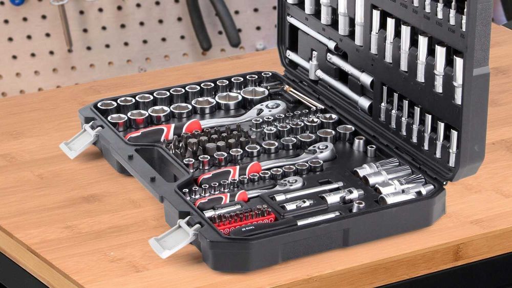 Набор инструментов YATO YT-38931 173 ел с трещоткой YATO