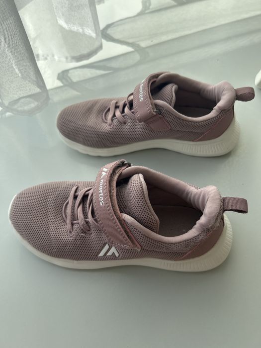 Dziecięce buty sportowe 33