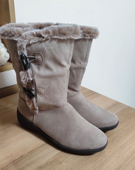 Kozaki z kożuszkiem w kolorze beżowym/brudny róż,nowe