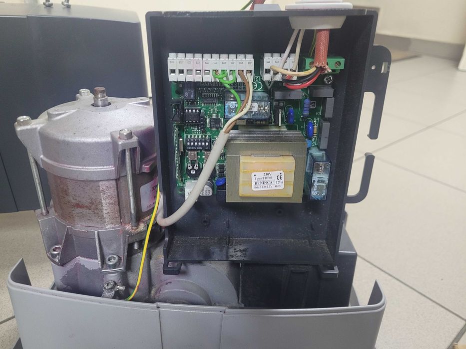 napęd do bramy przesuwnej