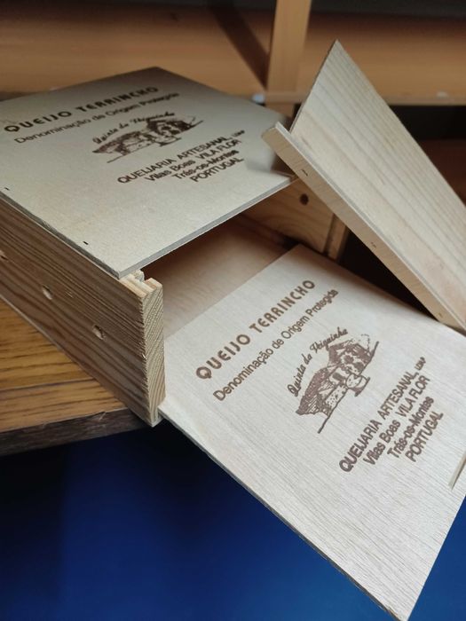 Lote de 7 caixas oferta de queijos da Quinta da Veiguinha