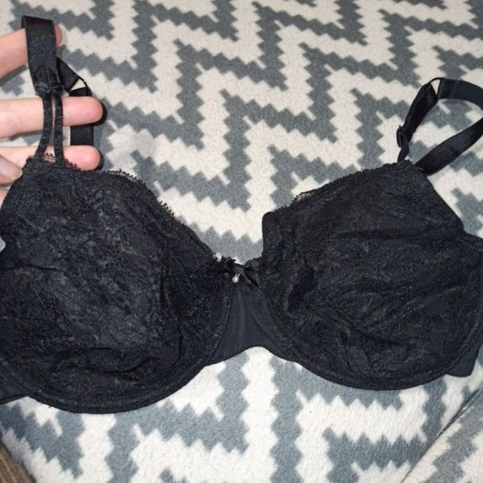 Жіночий бюстгальтер