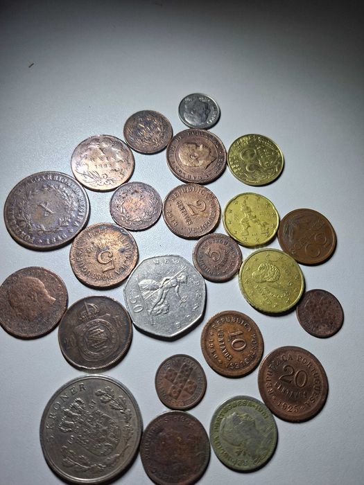 Lote de 126 moedas de diversos países, anos e valores