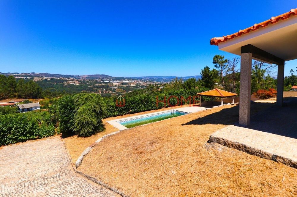 Moradia T5 com piscina em Amarante