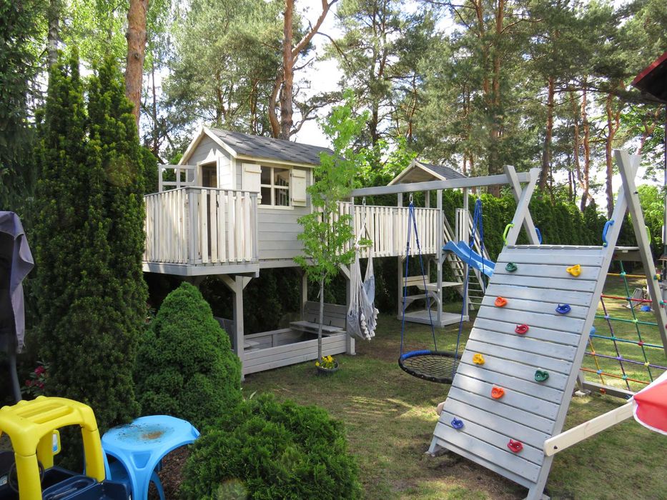 Domek na podwyższeniu, ślizg, mostek 2,5m, ścian wspinaczkowa, huśtawka