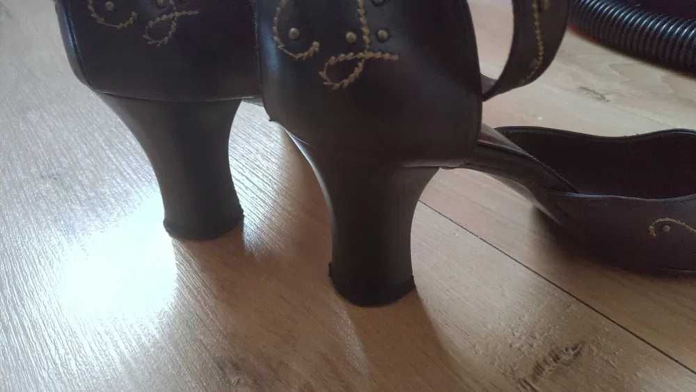 Czółenka na słupku skóra czarne Mateo buty boho vintage retro