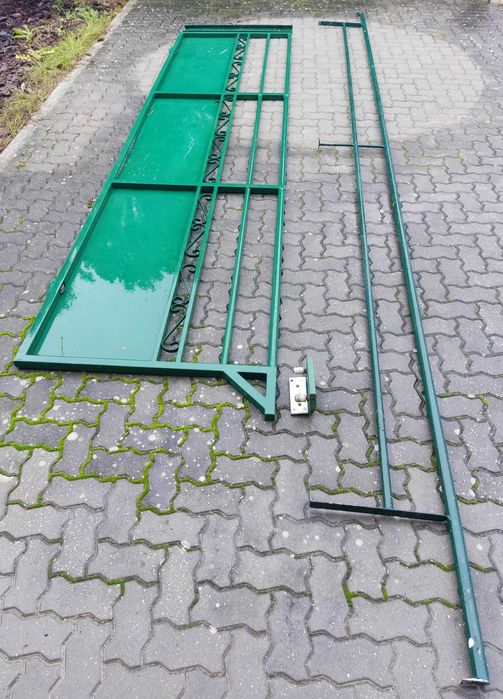 Portão de correr e gradeamento