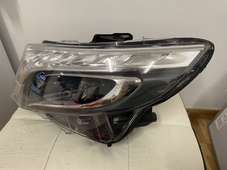 Farol frente mercedes W447