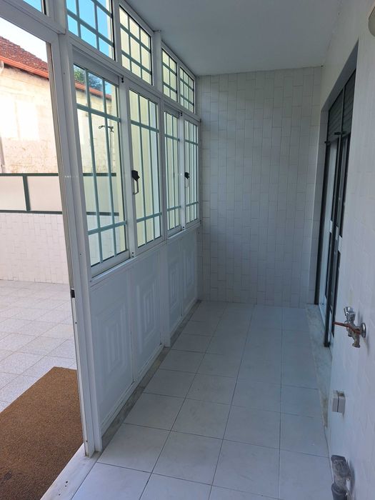 Arrenda-se Apartamento T2 – Centro de Lourosa