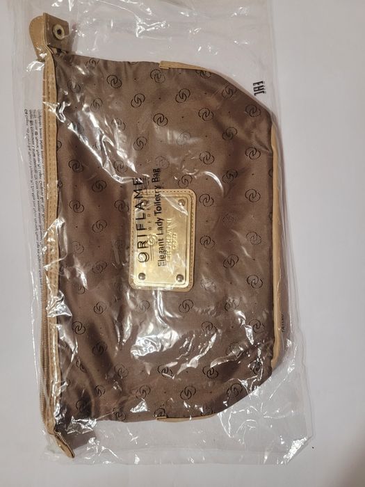 Нова! Косметичка від Орифлейм. 32×20. Містка.