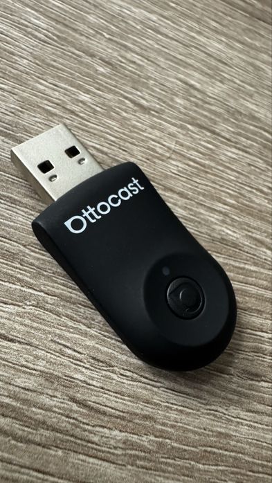 Ottocast MINI bezprzewodowy adapter CarPlay & Android Auto