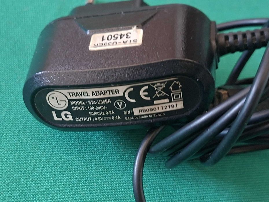 Carregador antigo para telemovel LG, modelo STA-U35ER