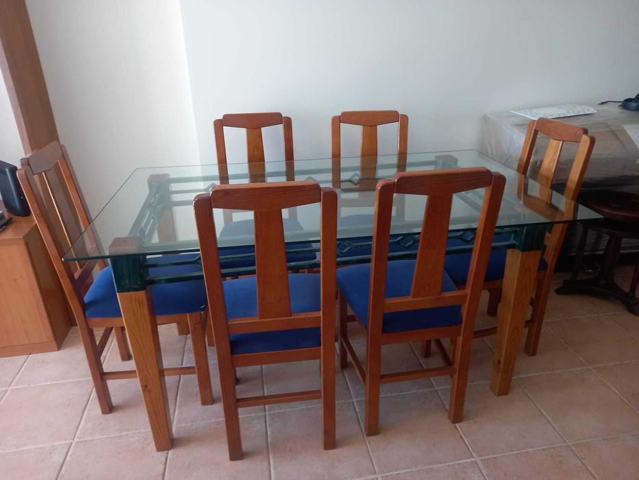 Mesa e 6 cadeiras