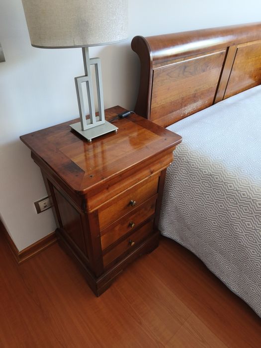 Cama de casal em cerejeira