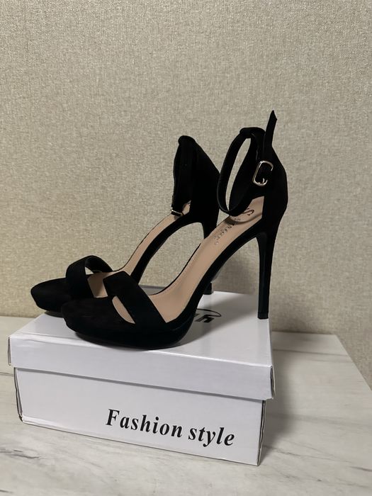 Босоніжки жіночі