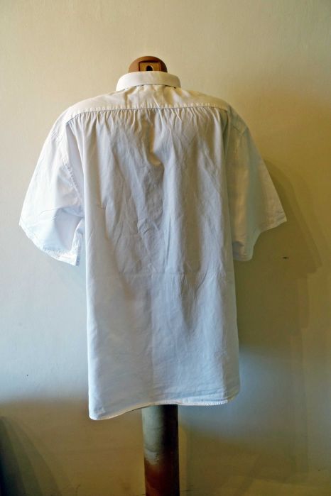 Koszula męska biała z kolorowymi dodatkami rozmiar 3XL.