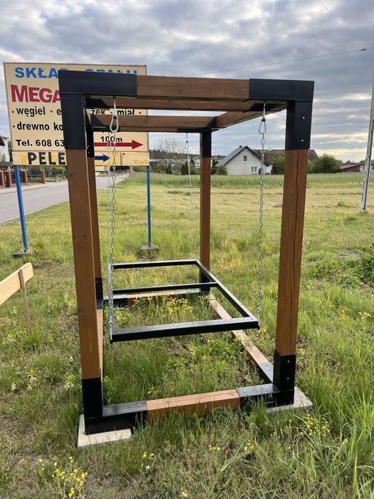 Wiszące łóżko ogrodowe