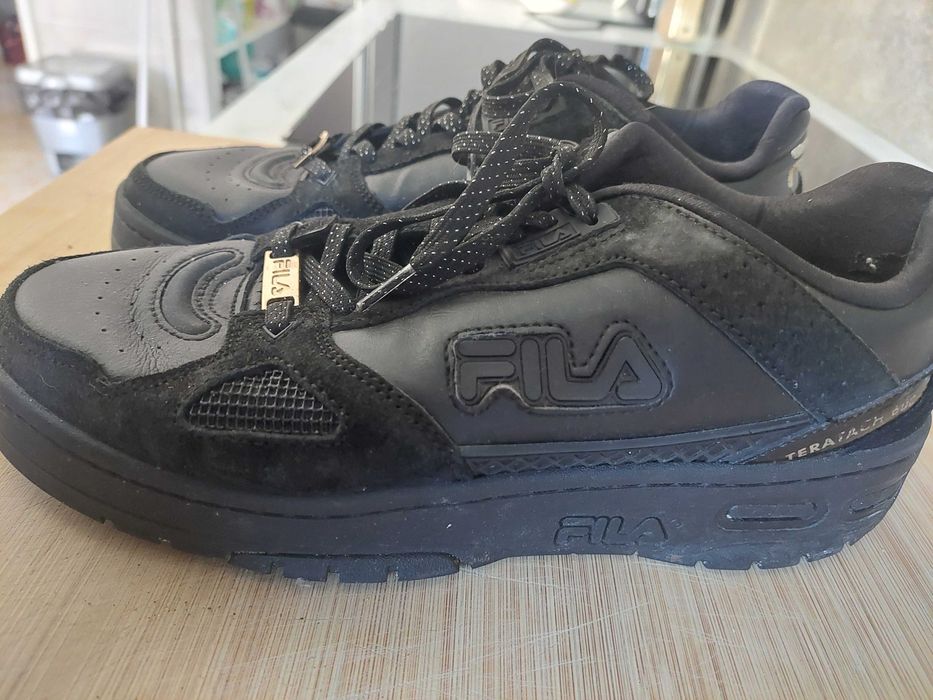 Ténis FILA originais, modelo Tera All Black,  confortáveis e estilosos