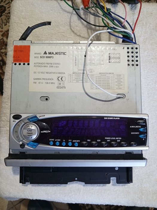 Авто магнітола MAJESTIC scd99MP3 під ремонт
