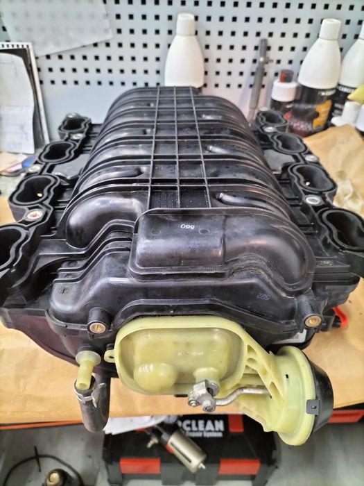 Коллектор впускной Toyota Sequoia Tundra 08-16 4.6 5.7