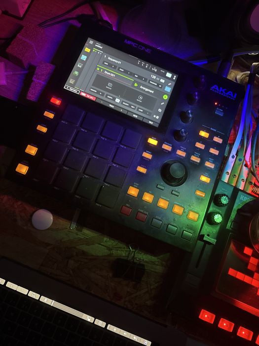 AKAI MPC OnE com Caixa sem uso