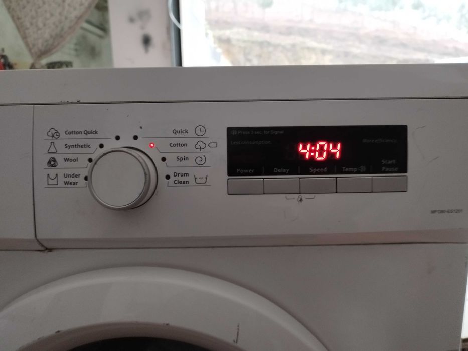 Maquina de lavar roupa Eletronia, com avaria