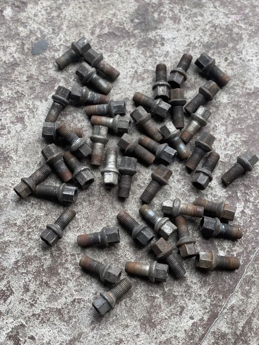 Болти колісні кріплення колеса Ауді Фольц Шкода