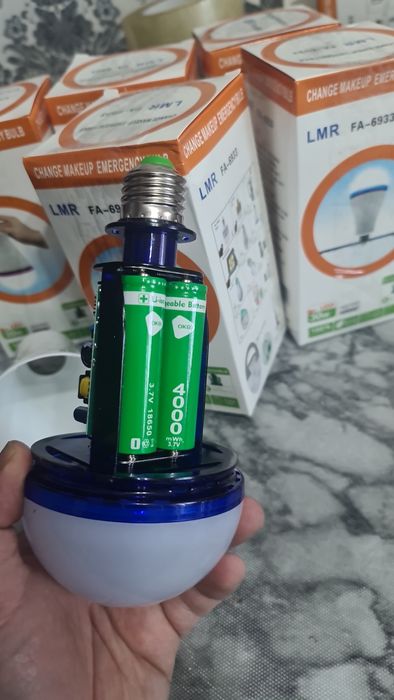 Лампа аварийного света аккумуляторная на 3 батареи время работы 4-5ч