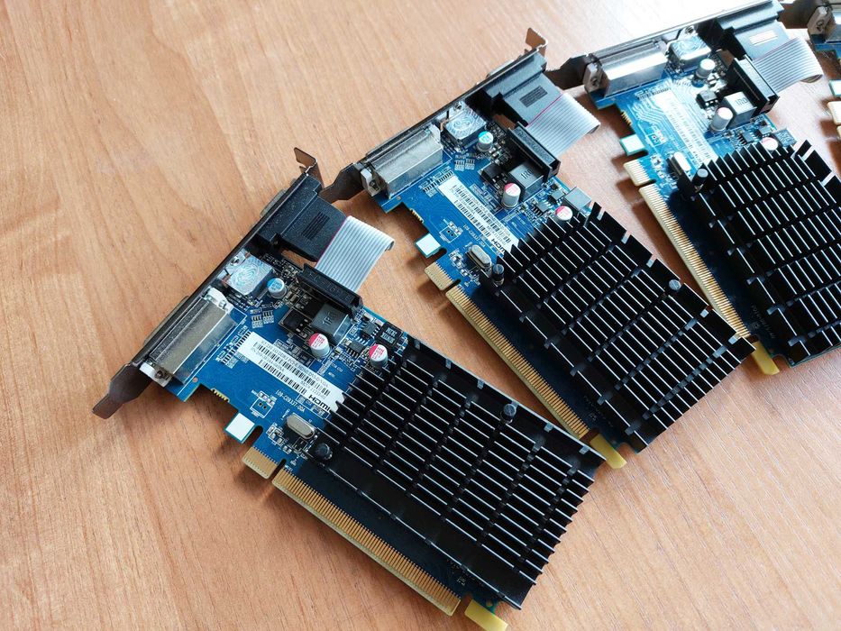 Karta graficzna Sapphire Radeon R5 230 1GB (zestaw 4 sztuk)