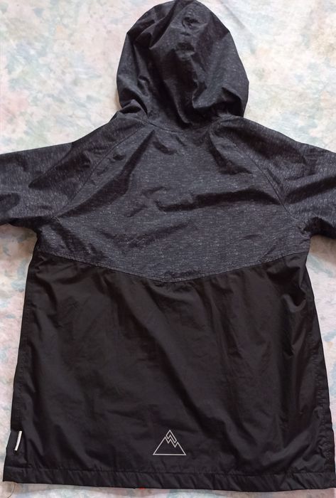 Крута спортивна вітрівка від C&A