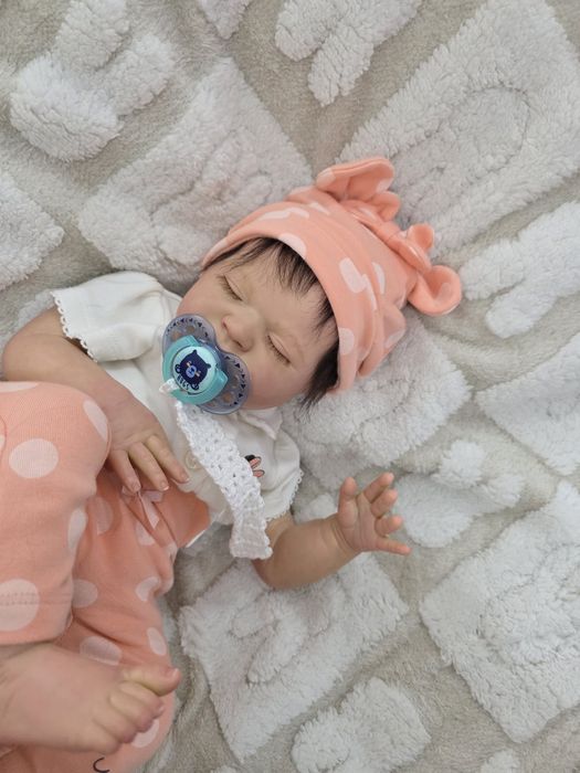 Bebé Reborn Menina Kit Laura segue com 48 cm e enxoval NOVO