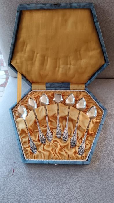 Colheres em prata centenária com estojo