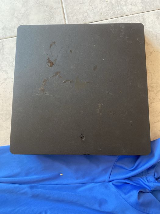 PlayStation 4 usar em bom estado sem comandos