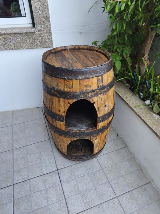 Pipo em madeira para gatos