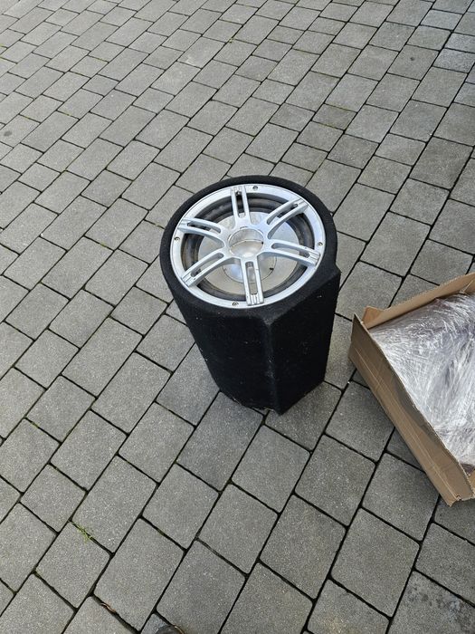 Tuba basowa 300W – subwoofer samochodowy
