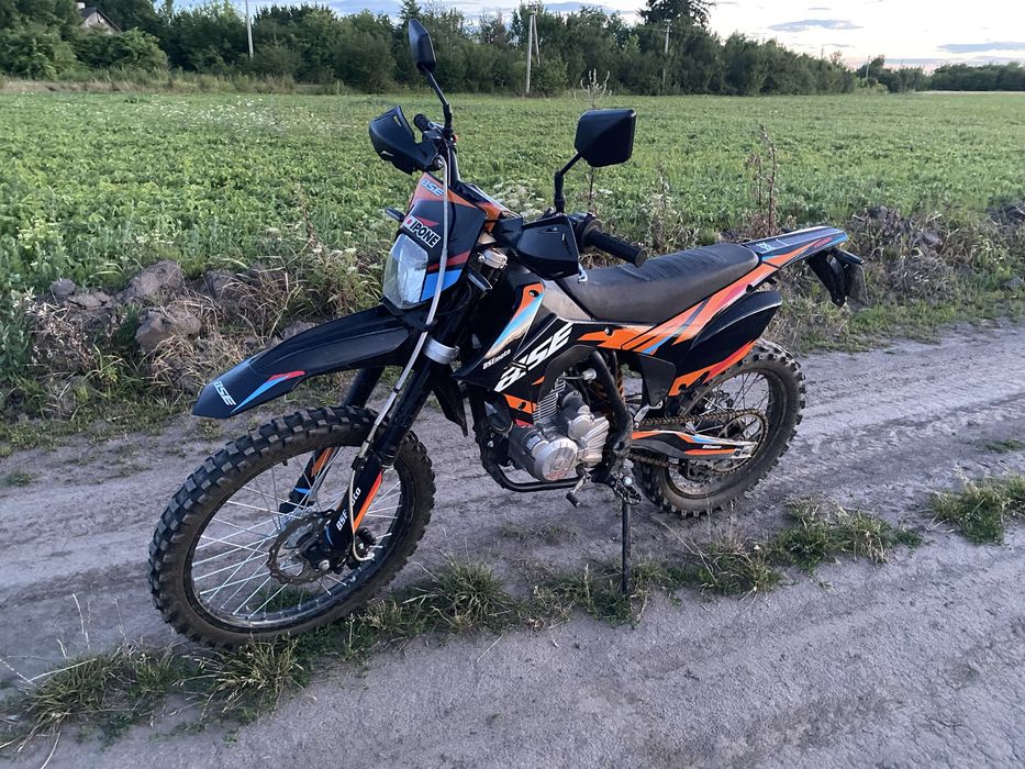 Продам мотоцикл бсє дж3 д на 300 кубів є невеликій торг